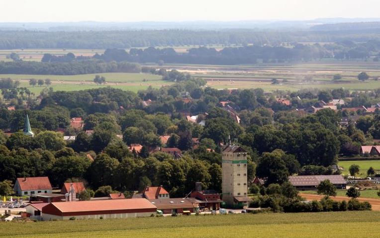 Blick auf Wilstedt - Raiffeisen Siloturm